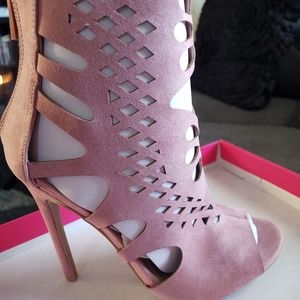 NWT Cutout Booties